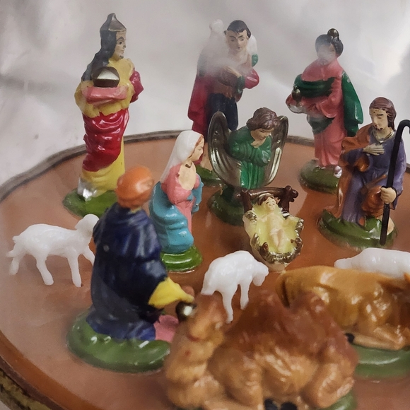 Vintage MCM Ohio Art Revolving Musical Christmas Nativity Scene - Picture 9 of 14